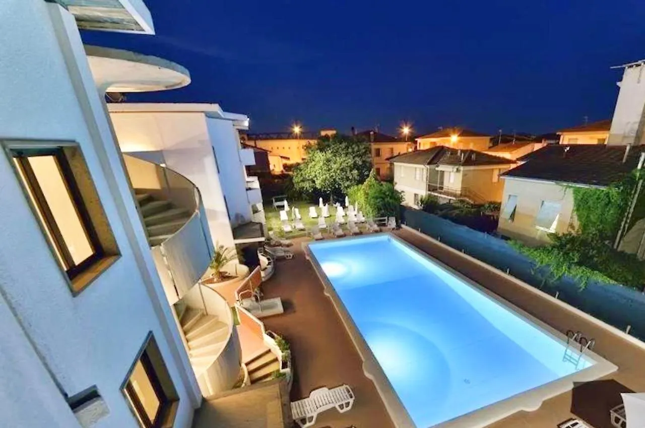 Isa-Residence With Swimming-Pool In Marina Di Cecina Only 700 Meters From The Sea, Studio-Apartments With Air Conditioning And Private Outdoor Area Itálie